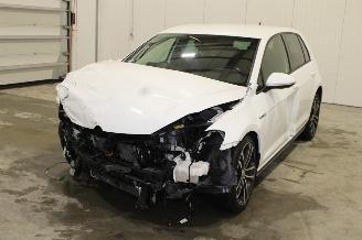 Damaged car Volkswagen Golf  2020/9