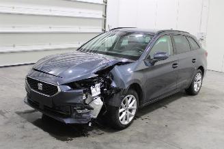 damaged passenger cars Seat Leon  2022/8