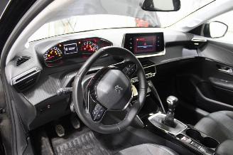 Peugeot 208  picture 10