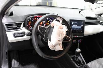 Renault Clio  picture 9