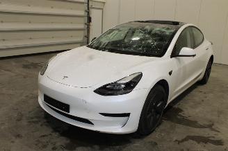 uszkodzony samochody osobowe Tesla Model 3  2023/8