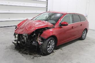 damaged passenger cars Peugeot 308  2020/9