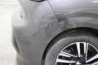Peugeot 208  picture 9
