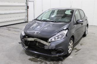 krockskadad bil auto Peugeot 208  2015/12