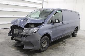 krockskadad bil auto Mercedes Vito  2025/9