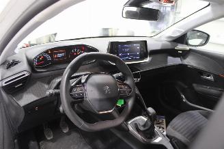 Peugeot 208  picture 9