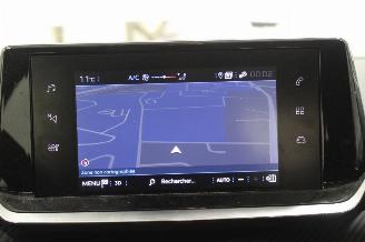 Peugeot 208  picture 13