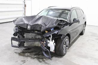 krockskadad bil auto Skoda Superb  2024/12