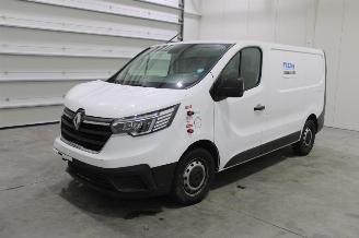 Vaurioauto  passenger cars Renault Trafic  2023/9