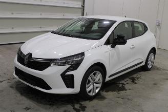 Damaged car Renault Clio  2025/11