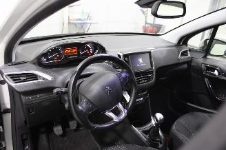 Peugeot 208  picture 9