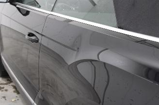 Volkswagen T-Roc  picture 5