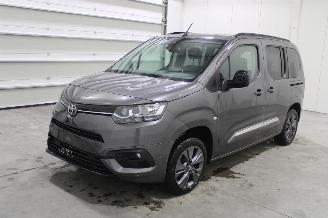 Vaurioauto  passenger cars Toyota ProAce CITY 2024/1