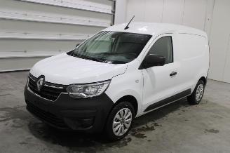 krockskadad bil auto Renault Express  2023/6