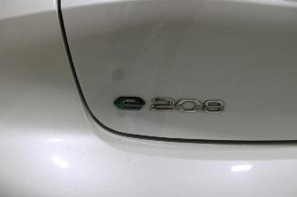 Peugeot 208  picture 21