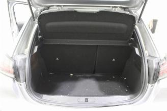 Peugeot 208  picture 16