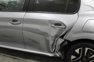 Peugeot 208  picture 7