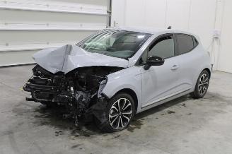 krockskadad bil auto Renault Clio  2023/9