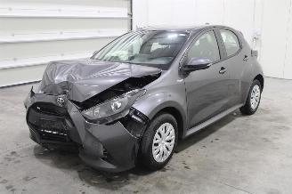 krockskadad bil auto Toyota Yaris  2023/2