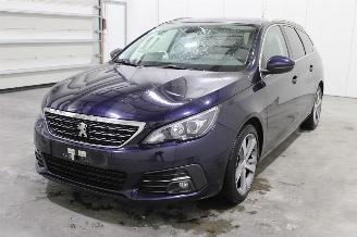 damaged passenger cars Peugeot 308  2020/6
