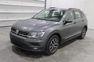 krockskadad bil auto Volkswagen Tiguan  2020/8