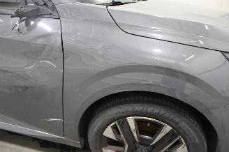 Peugeot 208  picture 5