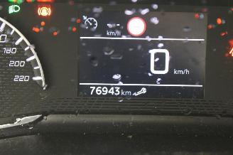 Peugeot 208  picture 13