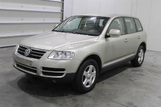 uszkodzony samochody osobowe Volkswagen Touareg  2004/8