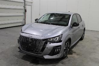 krockskadad bil auto Peugeot 208  2025/10
