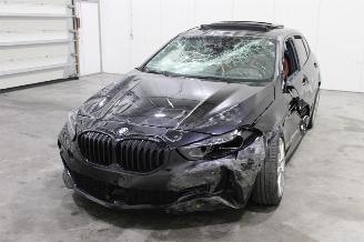 Schadeauto BMW 1-serie 118 2025/4