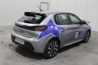 Peugeot 208  picture 3