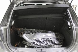 Peugeot 208  picture 18