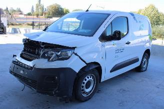 damaged passenger cars Peugeot Partner  2023/7