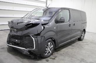 krockskadad bil auto Toyota ProAce  2026/2