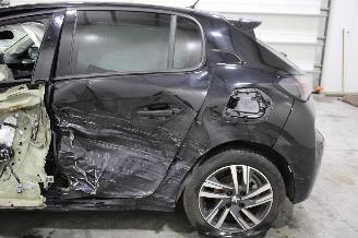 Peugeot 208  picture 8