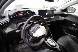 Peugeot 208  picture 10