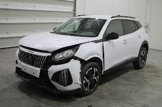 krockskadad bil auto Peugeot 2008  2023/12