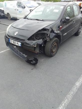 skadebil auto Renault Clio  2012/3