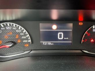 Peugeot 208  picture 13