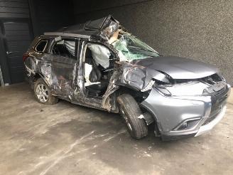 Uttjänta bilar auto Mitsubishi Outlander 2268cc - diesel - 110kw 2015/11