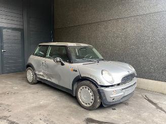 Auto da rottamare Mini One One/Cooper (R50) Hatchback 2001 / 2007 1.6 16V One Hatchback  Benzine 1.598cc 66kW (90pk) FWD 2002/3