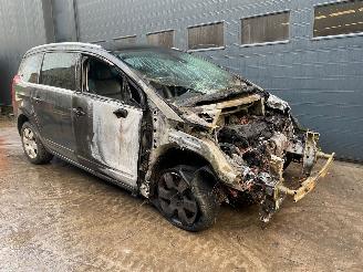 demontáž osobní automobily Peugeot 5008 5008 I (0A/0E) MPV 1.6 HDiF 16V MPV  Diesel 1.560cc 82kW (111pk) FWD 2012/3