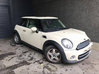 Uttjänta bilar auto Mini Cooper (R56) Hatchback 2006 / 2013 1.6 Cooper D 16V Hatchback  Diesel 1.598cc 82kW (111pk) FWD 2011/1