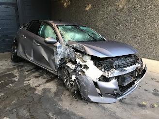 demontáž osobní automobily Peugeot 208 II (UB/UH/UP) Hatchback 5-drs 2021 1.2 Vti 12V PureTech 100 Hatchback 4Dr Benzine 1.199cc 74kW (101pk) FWD 2021/1