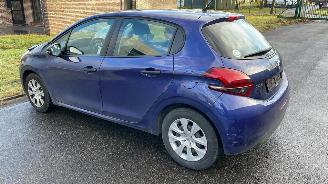 Peugeot 208  picture 6