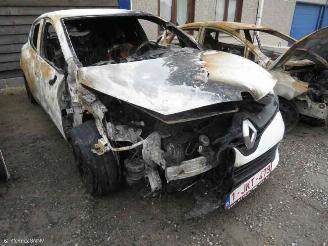 disassembly passenger cars Renault Clio  2015/1