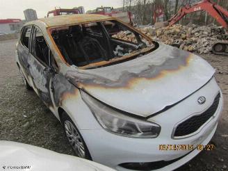Salvage car Kia Cee d 1400  diesel 2013/1