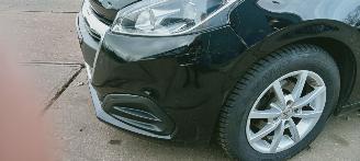 Peugeot 208  picture 7