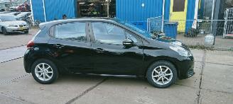 Peugeot 208  picture 4