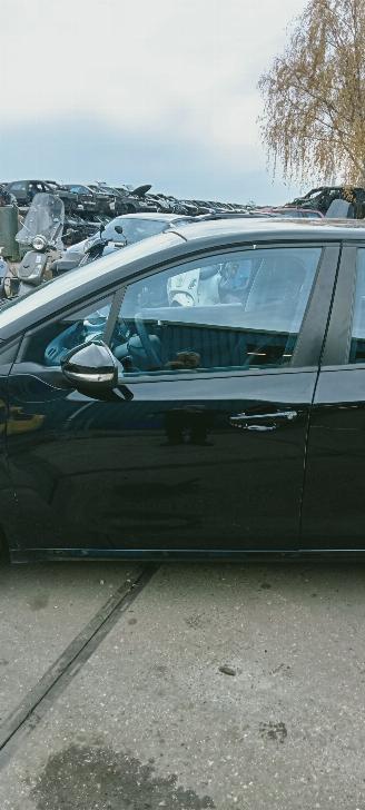 Peugeot 208  picture 11